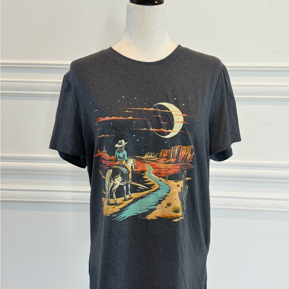 SHEIN Gray Short Sleeve Tee Graphic Cowgirl Desert Moon Tee – Size Large